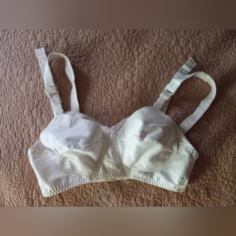Vintage 1950s Beautee-Fit Bullet Bra Size 32B White